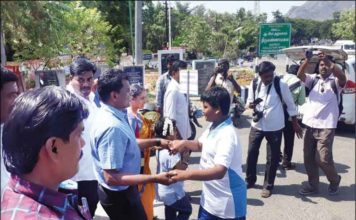 திருவண்ணாமலையில் 7 கிலோ மீட்டர் பின்நோக்கி நடந்து சென்ற பள்ளி மாணவர்